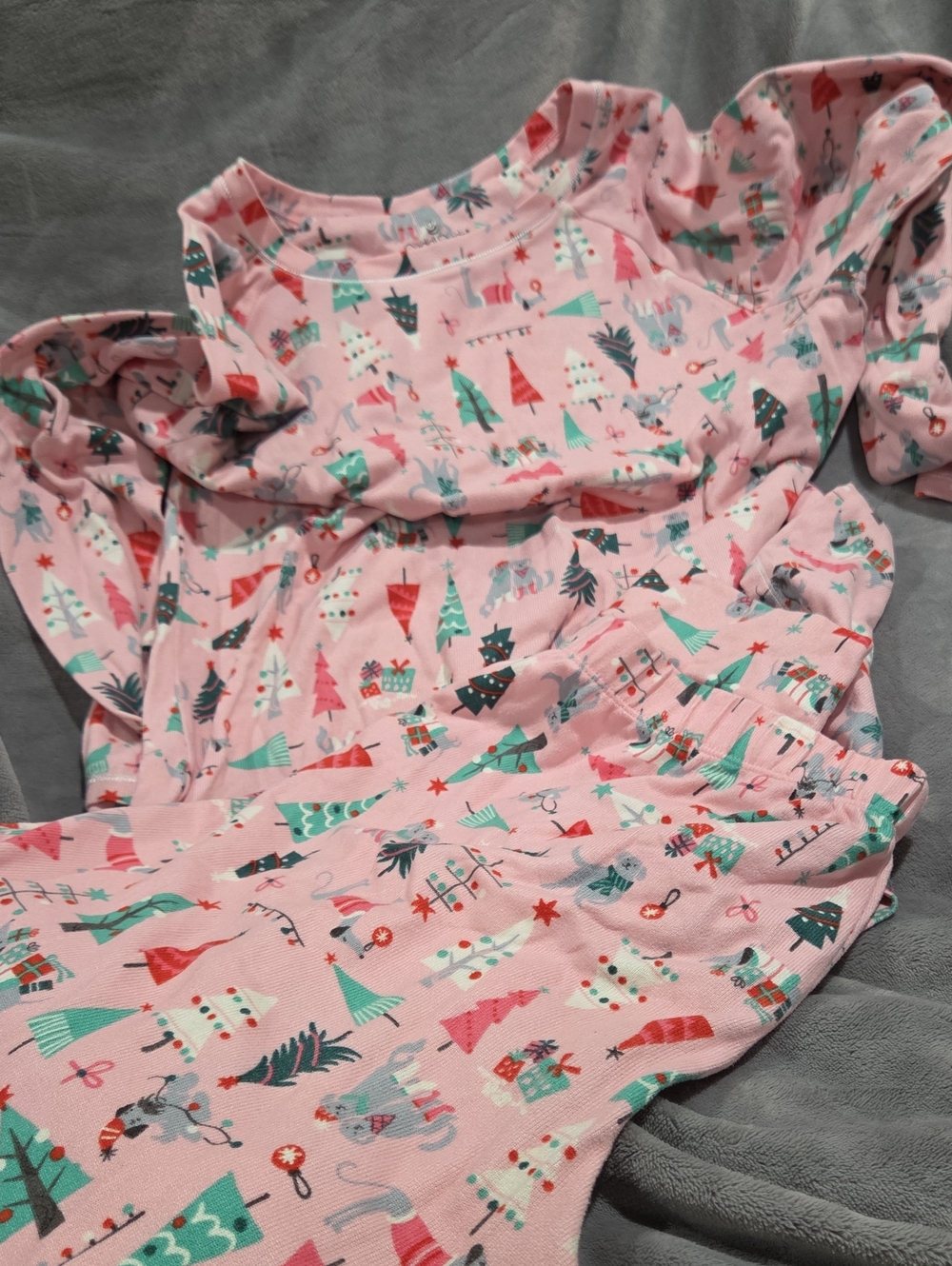 Cuddl Duds Pink Holiday Tree & Gift Print Pajama Set